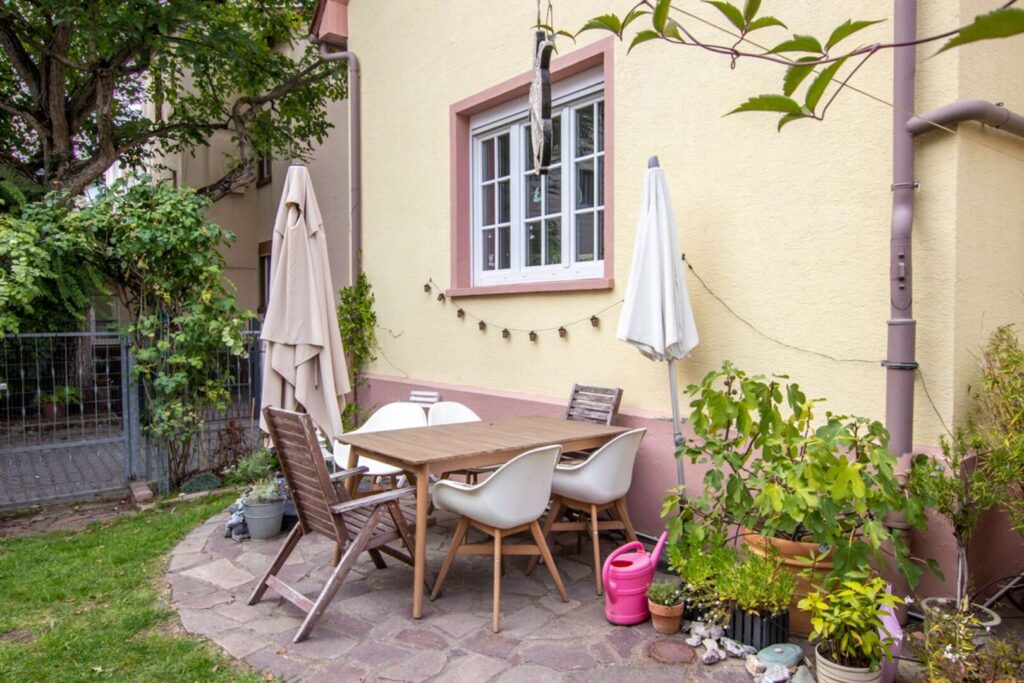 Terrasse hinterm Haus