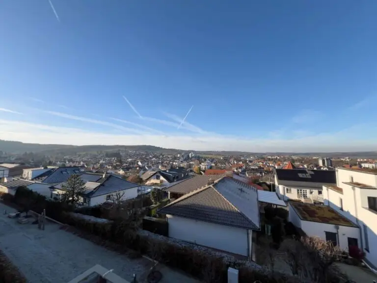 Hochwertig genießen: Barrierefreie Wohnung mit Weiblick, toller Küche & 2 TG-Stellplätzen 1 Ausblick