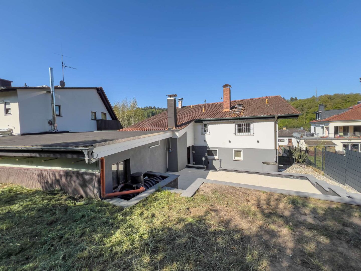 Blick vom Garten zum Haus