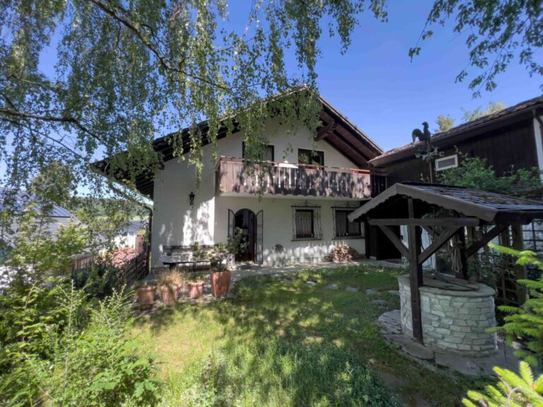 Taunus pur. Platz für mehr. 1 Hausansicht Gartenseite