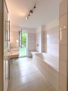 Badezimmer im 1. OG