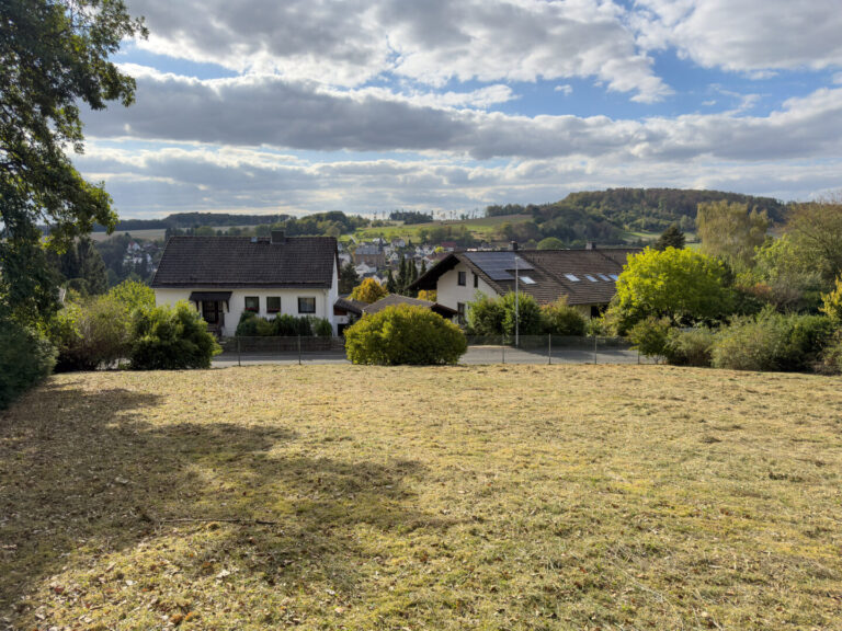 Sonniges Grundstück - ruhige Lage und toller Blick 1 Grundstück